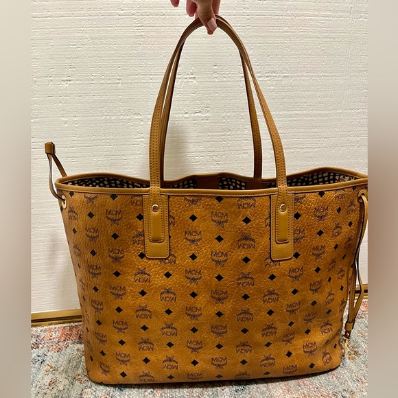 MCM LIZ TOTE Large - Picture 2 of 9